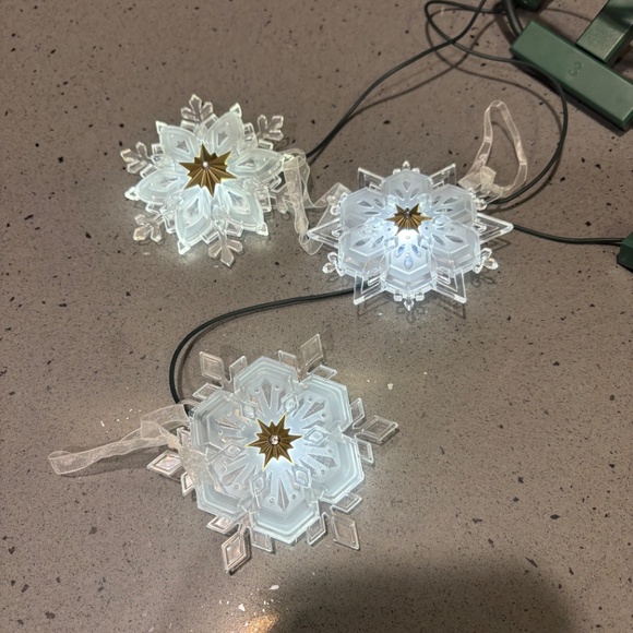 Hallmark Wonder and Light Sparkling Snowflake Ornament Set - Picture 2 of 12